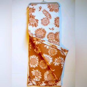 🎁Docofil White Throw Blanket - Reversible Sunflowers